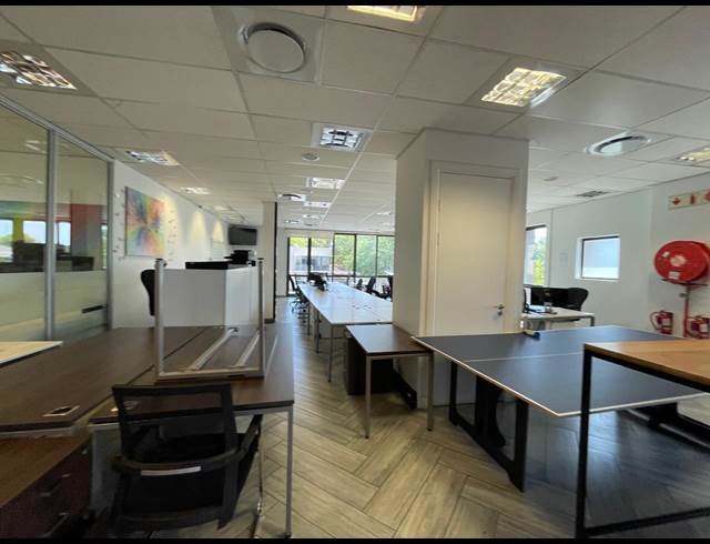318M² OFFICE TO LET IN BRYANSTON