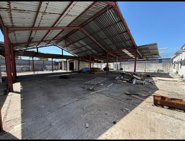 760M² BUILDING TO LET IN LANSDOWNE