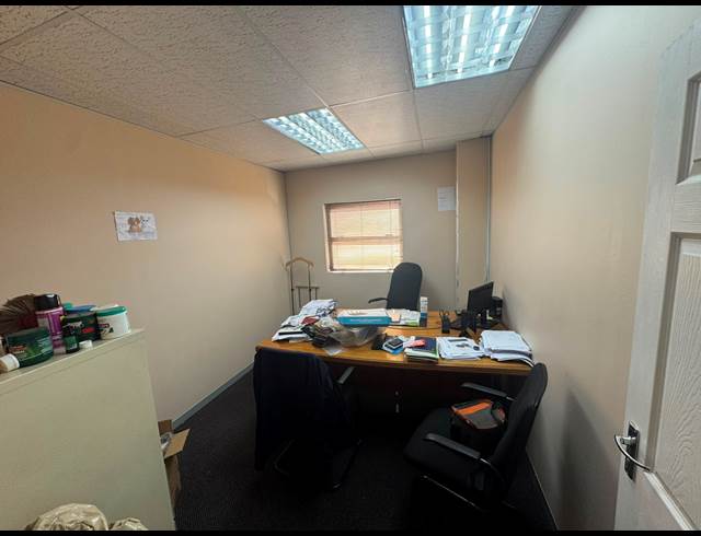 80M² OFFICE TO LET IN ORMONDE