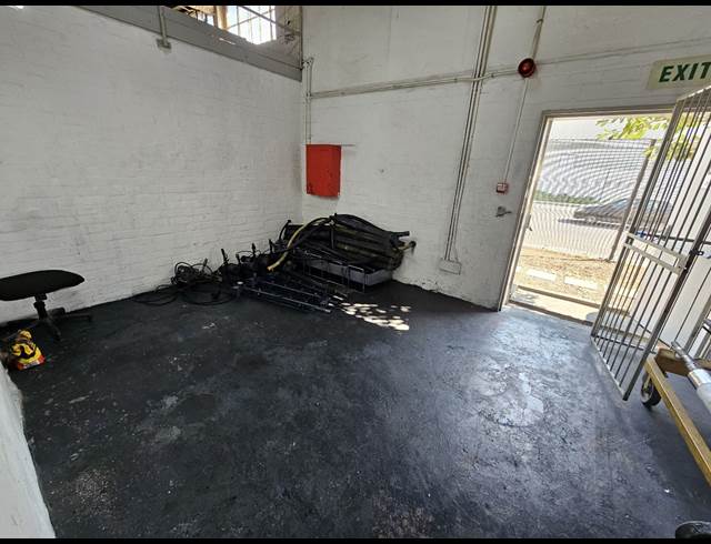 1,099M² WAREHOUSE TO LET IN BELLVILLE SOUTH