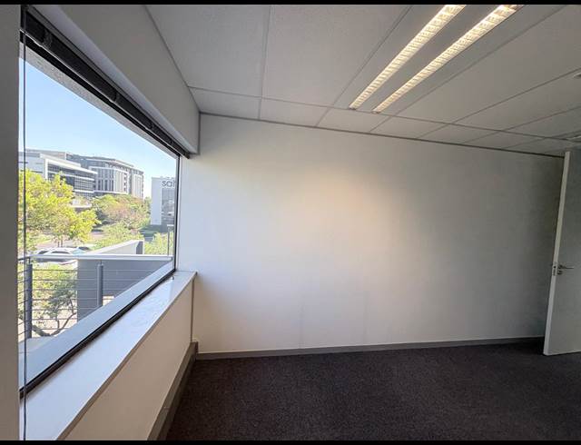 22M² SERVICED OFFICE TO LET IN VORNA VALLEY