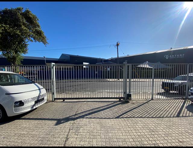 1,903M² SHOWROOM TO LET IN PAARDEN EILAND