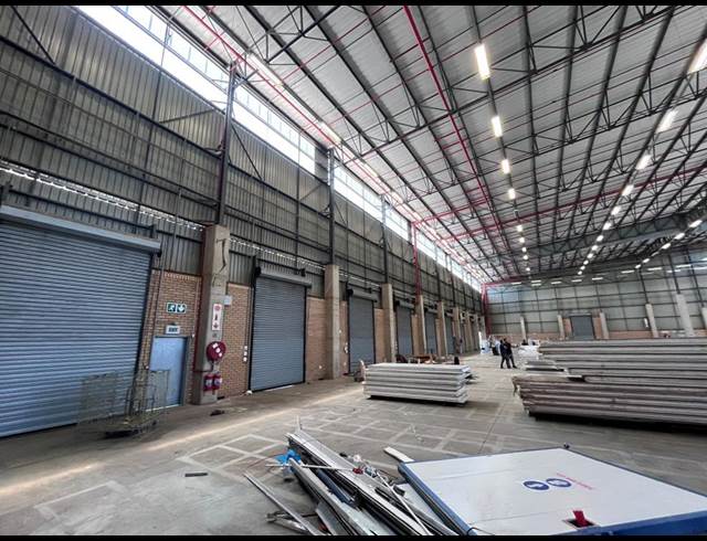 7,460M² WAREHOUSE TO LET IN MEADOWDALE