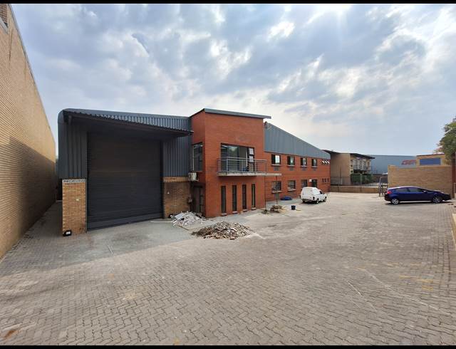 846M² WAREHOUSE TO LET IN NORTH RIDING