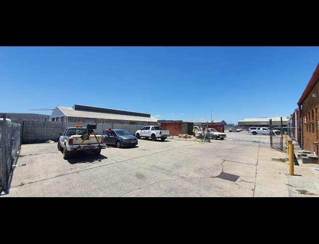 425M² WAREHOUSE TO LET IN AIRPORT INDUSTRIA