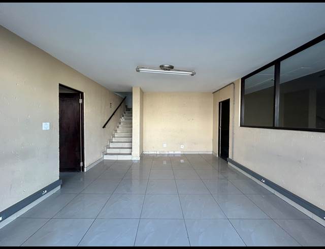 396M² WAREHOUSE TO LET IN POMONA