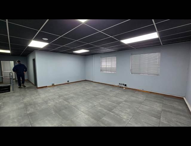 800M² WAREHOUSE TO LET IN EASTLEIGH