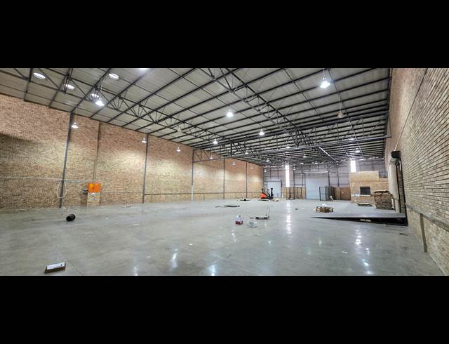 3,090M² WAREHOUSE TO LET IN LANSERIA