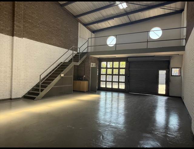 125M² WAREHOUSE TO LET IN HALFWAY HOUSE
