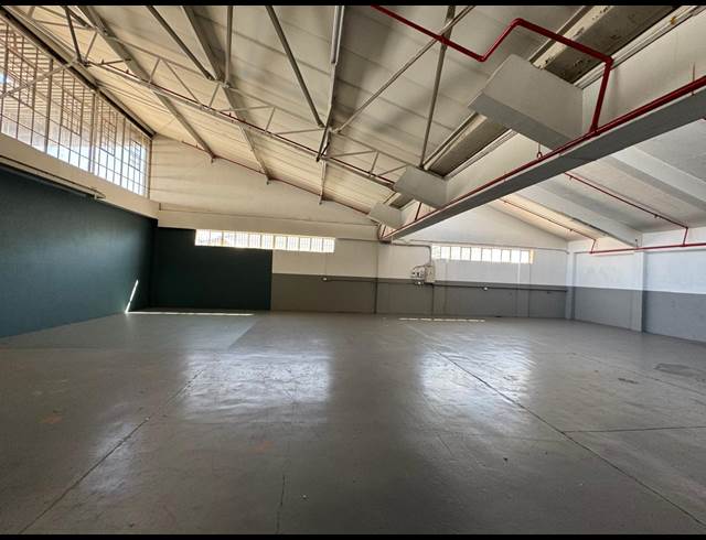 3,650M² WAREHOUSE TO LET IN LONGDALE