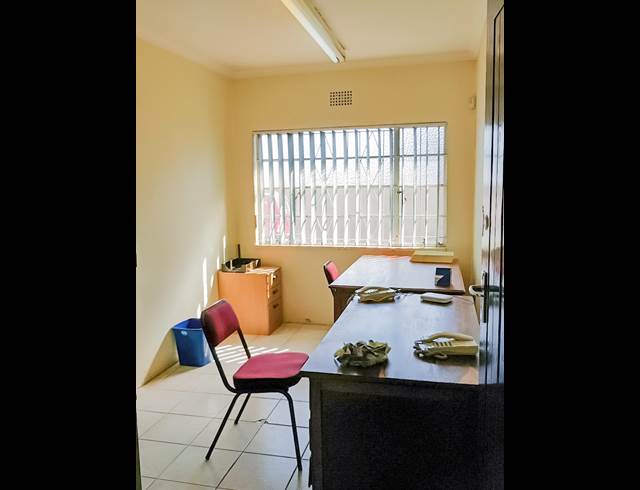 Factory property to rent in FACTORIA