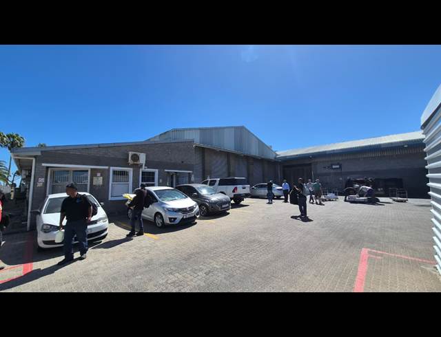 1,545M² WAREHOUSE TO LET IN KILLARNEY GARDENS