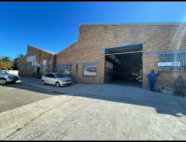 1,600M² WAREHOUSE TO LET IN STIKLAND INDUSTRIAL