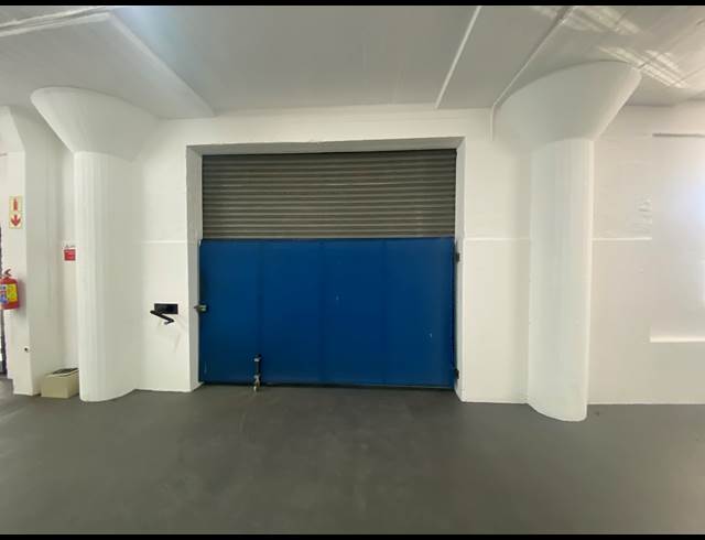 450M² BUSINESS TO LET IN PAARDEN EILAND