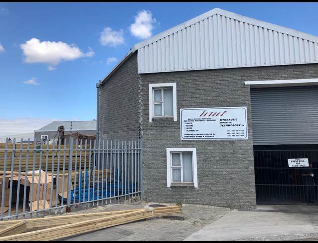 364M² BUILDING RENTED IN SAXENBURG PARK 1
