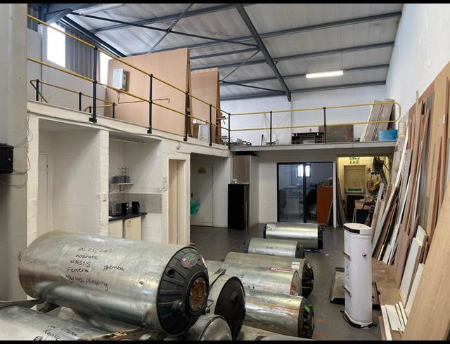240M² WAREHOUSE TO LET IN CAPRICORN