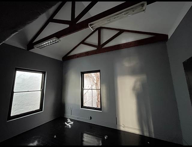 195M² BUILDING TO LET IN GARDENS