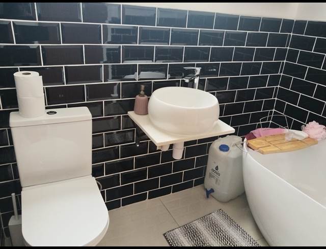 4 BEDROOM FREESTANDING TO LET IN BIRCHLEIGH