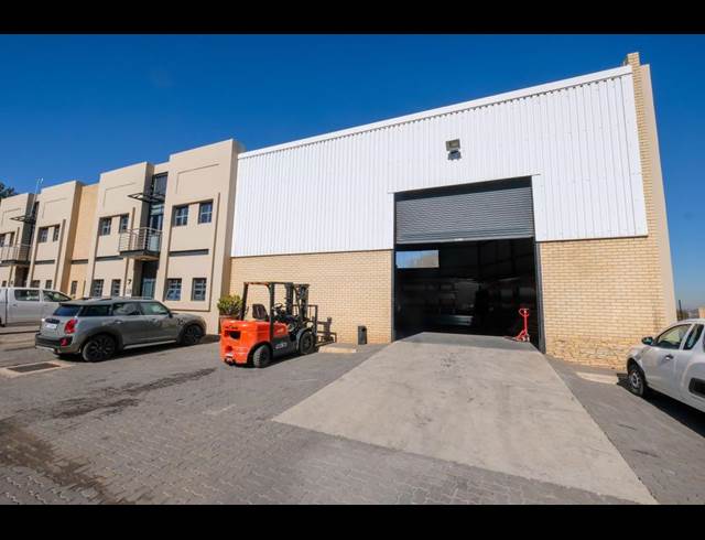 452M² WAREHOUSE TO LET IN LONGMEADOW