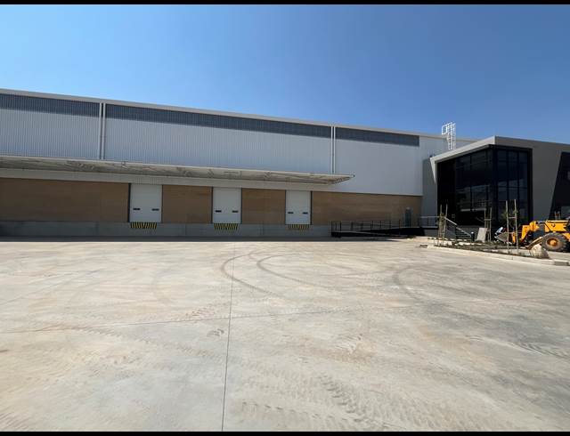 4,631M² WAREHOUSE TO LET IN AIRPORT PARK