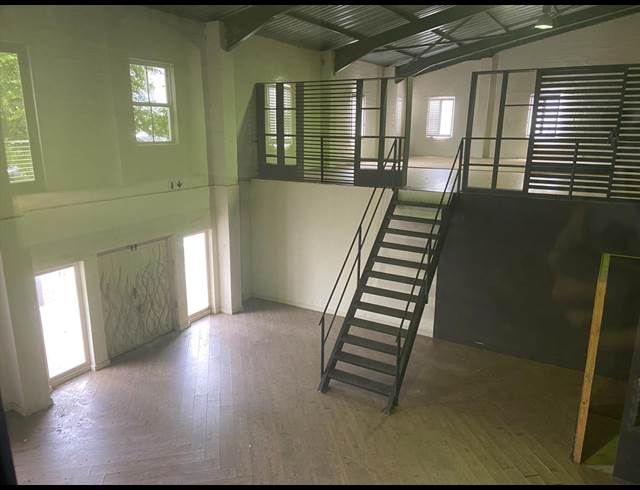 1,337M² WAREHOUSE TO LET IN WESTLAKE