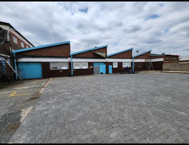 1,186M² WAREHOUSE TO LET IN BENROSE