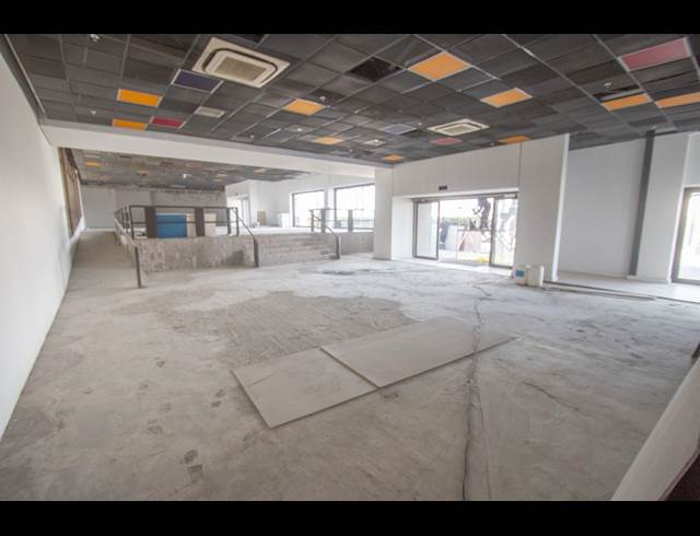 3,945M² WAREHOUSE TO LET IN HALFWAY HOUSE