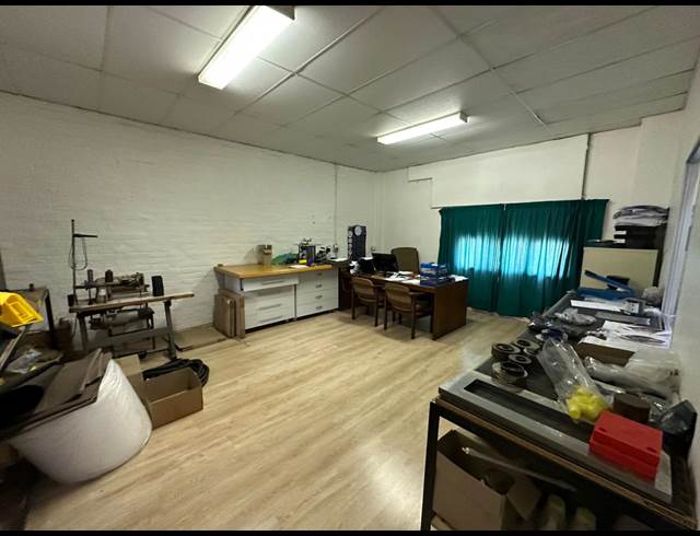 193M² WAREHOUSE TO LET IN CROWN