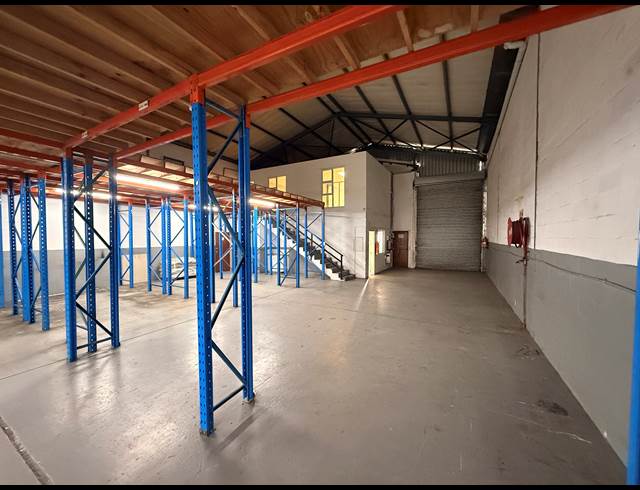 380M² WAREHOUSE TO LET IN PAROW INDUSTRIAL