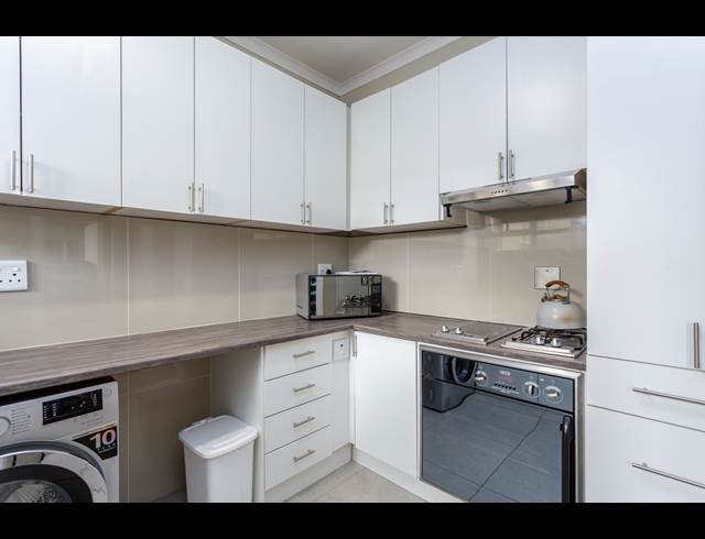 1 BEDROOM APARTMENT TO LET IN RONDEBOSCH VILLAGE