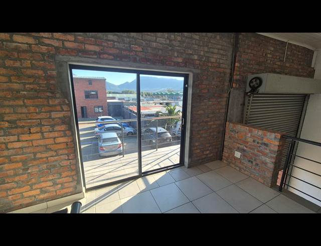 156M² WAREHOUSE TO LET IN SUNNYDALE