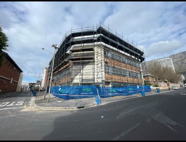 1,600M² OFFICE TO LET IN GARDENS