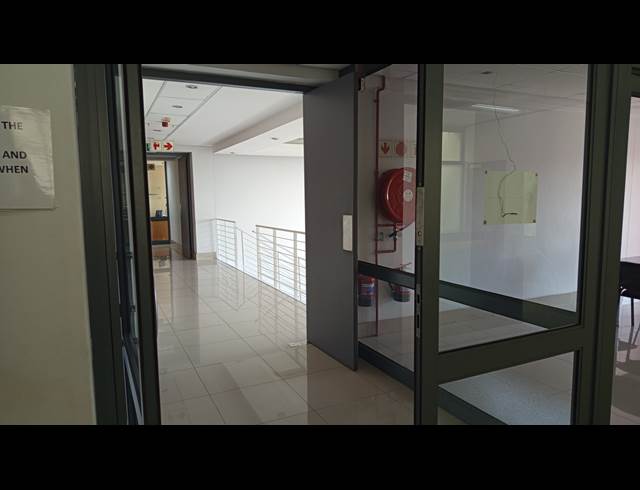 220M² OFFICE TO LET IN NDABENI
