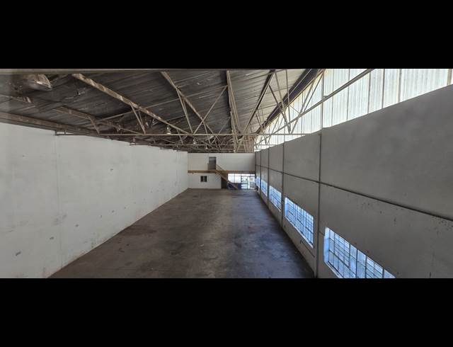 690M² WAREHOUSE TO LET IN STORMILL