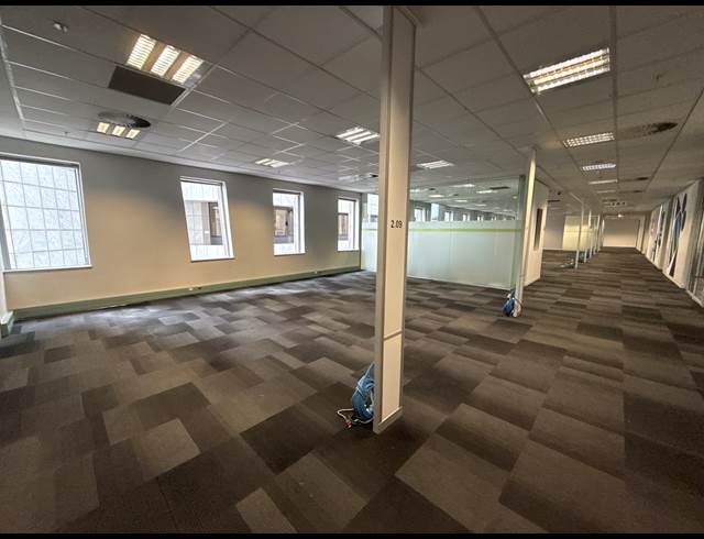 1,742M² OFFICE TO LET IN SANDTON CENTRAL