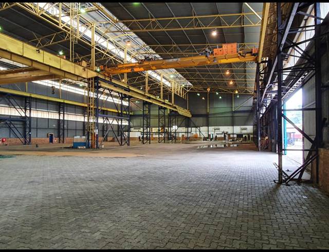 7,145M² WAREHOUSE TO LET IN MAXMEAD
