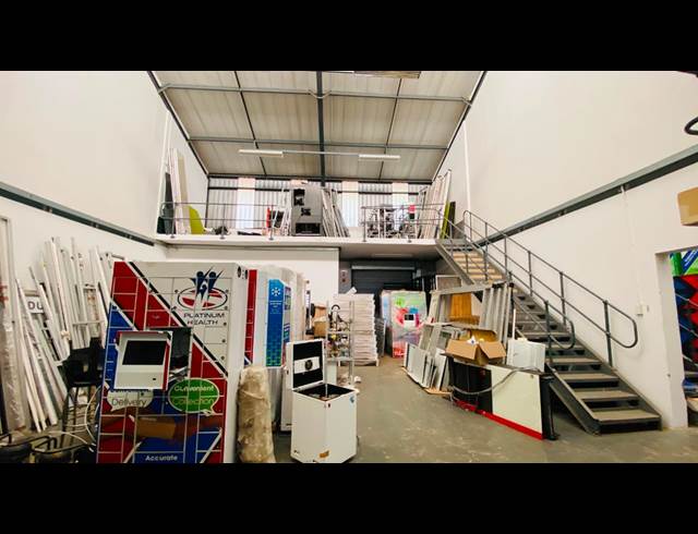 504M² WAREHOUSE TO LET IN HENNOPSPARK INDUSTRIAL