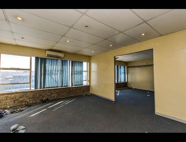 9,946M² WAREHOUSE TO LET IN WYNBERG