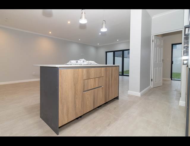 4 BEDROOM HOUSE TO LET IN SANDOWN