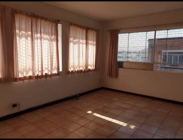 75M² OFFICE TO LET IN ELECTRON