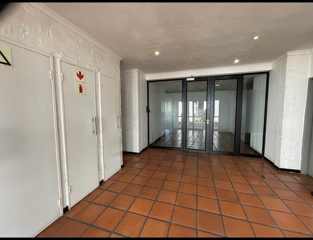 700M² OFFICE TO LET IN BRYANSTON