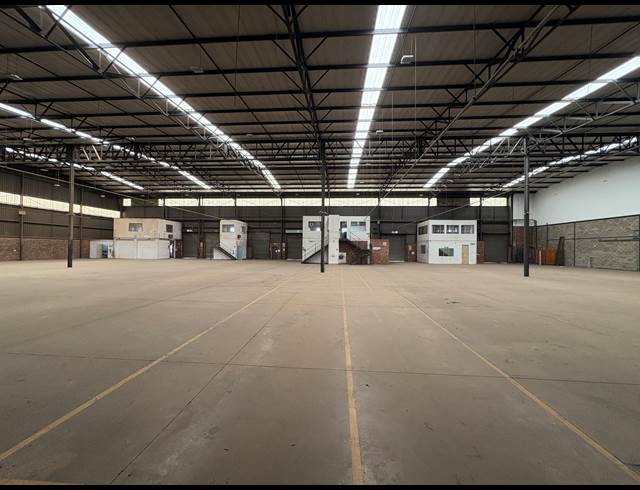 6,560M² WAREHOUSE TO LET IN HUGHES