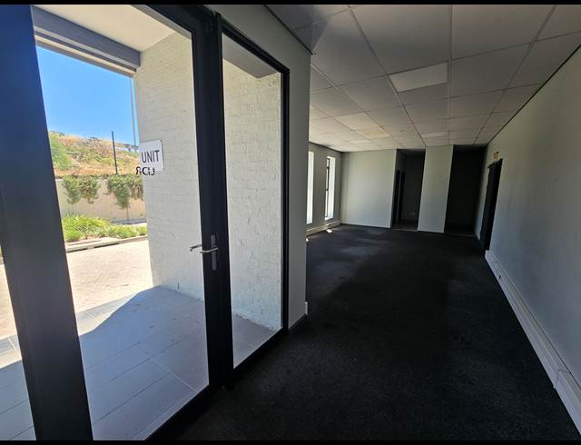 590M² WAREHOUSE TO LET IN ATLANTIC HILLS