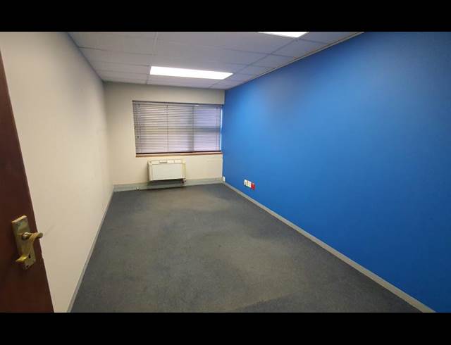 2,741M² OFFICE TO LET IN ELMA PARK