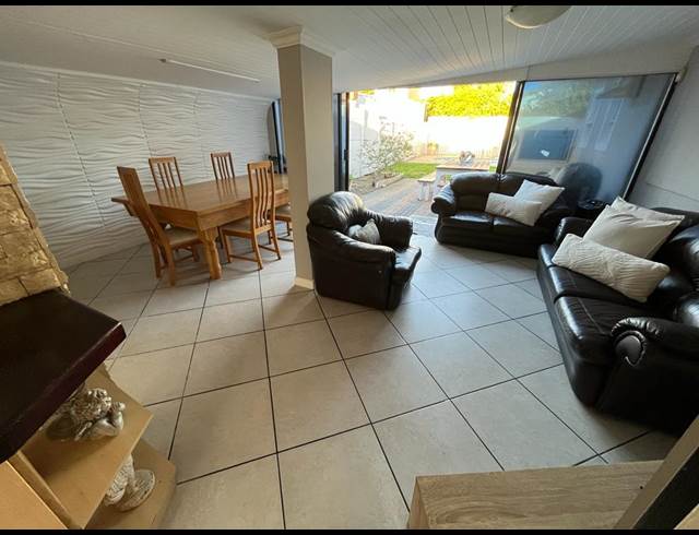 5 BEDROOM HOUSE TO LET IN RICHWOOD
