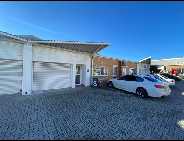 100M² WAREHOUSE TO LET IN THORNTON