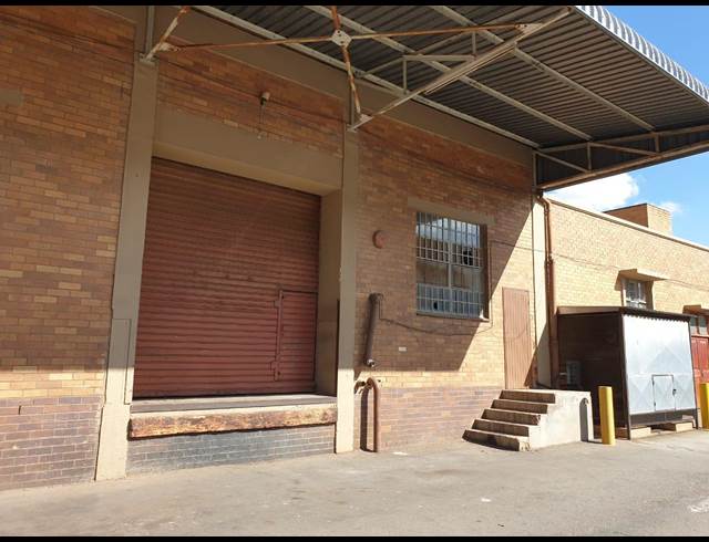 3,042M² WAREHOUSE TO LET IN ROBERTSHAM