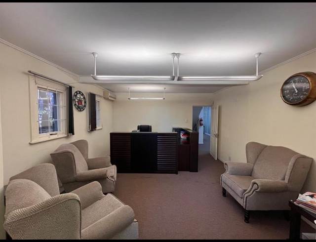 BUSINESS PROPERTY TO RENT IN ESSENWOOD