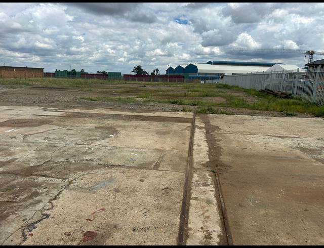 12,000M² INDUSTRIAL YARD TO LET IN COMET