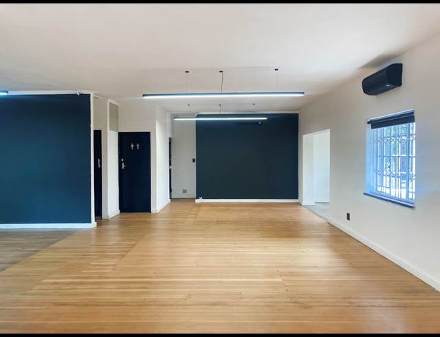 220M² OFFICE TO LET IN EMMARENTIA